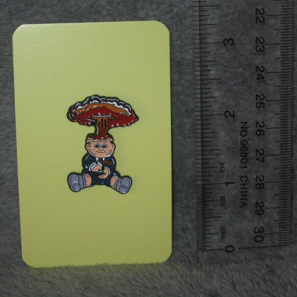 1980s Garbage Pail Kids GPK Adam Bomb Metal Enamel Pin 25108A2 - Picture 2 of 7